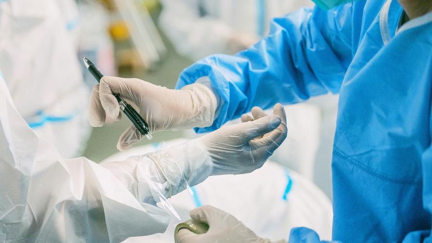 新疆无症状感染者多的原因：病毒毒性减弱及感染者多为年轻人